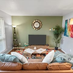 Artistic 1BD: TCU Walkable, Vibrant & Convenient!