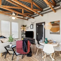 The Zircon: 2BD & 20Mins to Dallas Stadium!