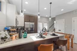 A la mode 2BDTownhouse: 20Mins To Dallas Stadium!