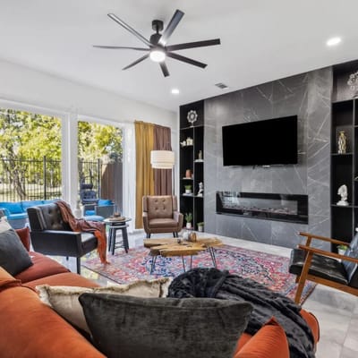 The Spinel :3BD In the Heart of Dallas &Stylish!