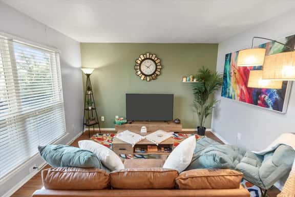 Artistic 1BD: TCU Walkable, Vibrant & Convenient! - Image 1