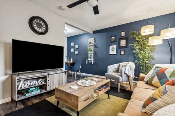 Delight 1BD: AT&T Walkable & In The Heart of it! - Image 1
