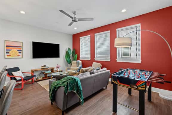 Fashionable 2BD: In the Heart of FortWorth & Cozy! - Image 1