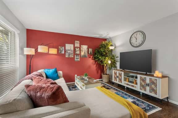Intimate 2BD:TCU Walkable, heartwarming & spacious - Image 1