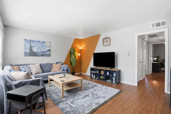 Pleasant 2BD:TCU Walkable, heartwarming & spacious - Image 1
