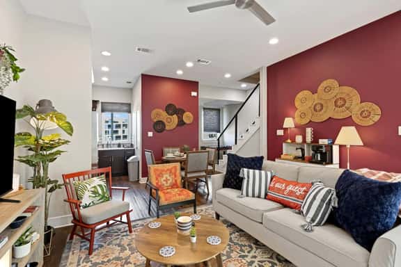 Passionate 2BD Townh: JOYfull & Magnolia walkable! - Image 1