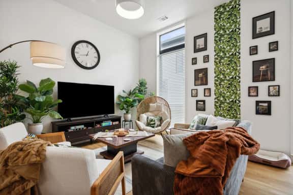 The Emerald:3BD In the Heart of Magnolia &Stylish! - Image 1