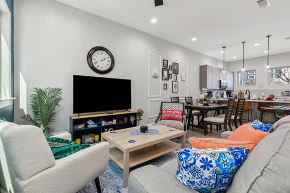 The Euclase 2BD TH: 7ST Walkable, Joyfull & Cool! - Image 1