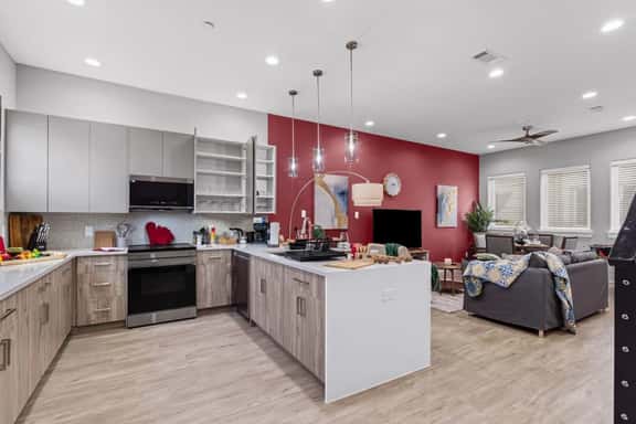 The Jasper 2BD TH: 7ST Walkable, Stylish & Homey! - Image 1