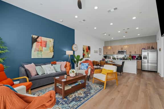The Sapphire: 3BD In The Heart of Dallas & Cozy! - Image 1