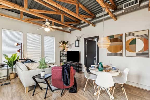 The Zircon: 2BD & 20Mins to Dallas Stadium! - Image 1