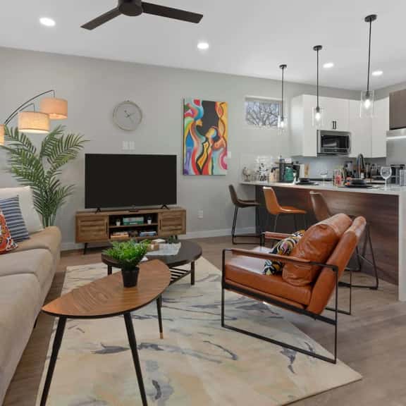 A la mode 2BDTownhouse: 7St Walkable & UltraCool! - Image 1