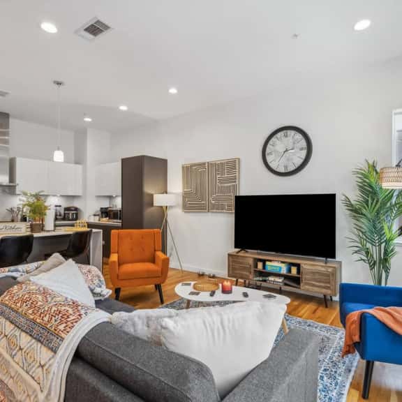 Aquara 2BDTownhouse: DT Walkable, Modish & Sharp! - Image 1