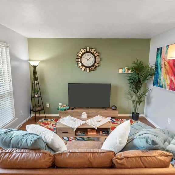 Artistic 1BD: TCU Walkable, Vibrant & Convenient! - Image 1
