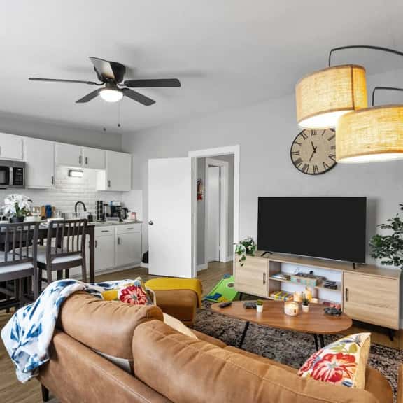 Blissful 1BD:AT&T Walkable, Modern & Ground-Level! - Image 1