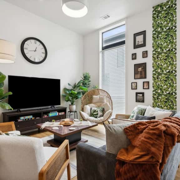 The Emerald:3BD In the Heart of Magnolia &Stylish! - Image 1