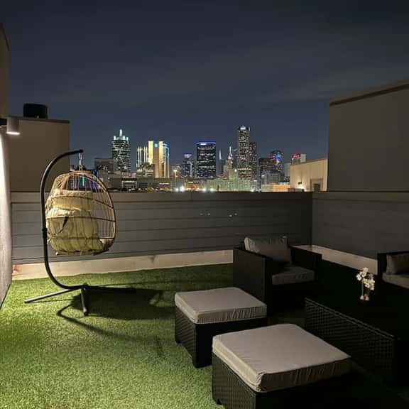 The Indigo 2BDTownhouse: DT Walkable & UltraCool! - Image 1