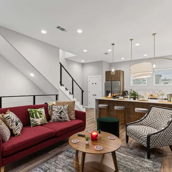 The Quartz 2BD TH: 7ST Walkable, JOYfull & Comfy! - Image 1