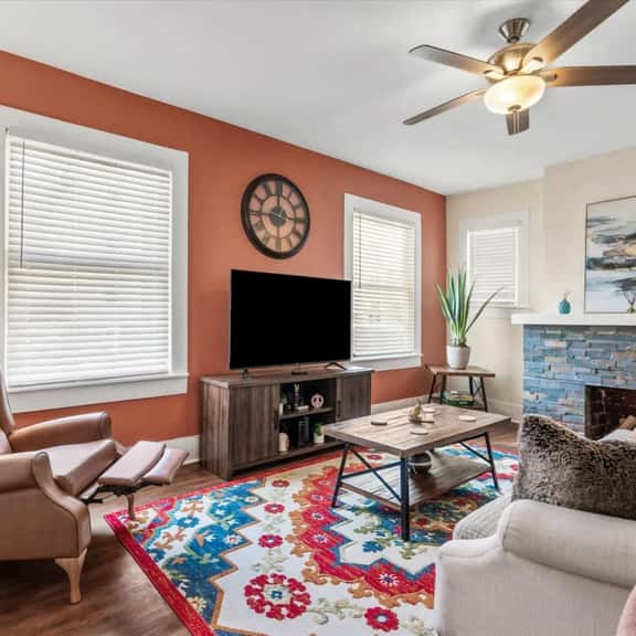 Uplifting 2BD: Centered, Inspiring & Heartwarming! - Image 1