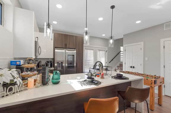 A la mode 2BDTownhouse: 20Mins To Dallas Stadium!