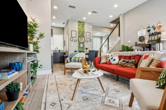 Charming 2BDTownhouse: 20Mins to Dallas Stadium!
