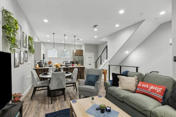 The Larimar 2BD TownH: 20Mins To Dallas Stadium!