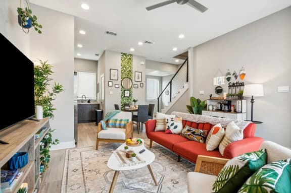 Charming 2BDTownhouse: 20Mins to Dallas Stadium!